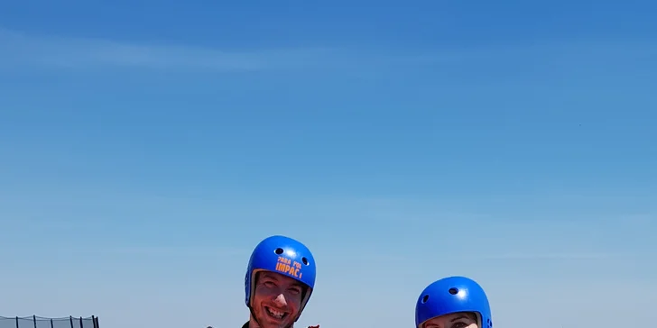 Tandemový seskok s padákem nebo základní výcvik až se 3 samostatnými seskoky