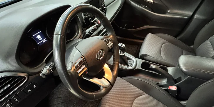 Péče o váš vůz: čištění klimatizace, interiéru, renovace světlometů i strojní leštění