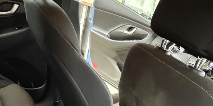 Péče o váš vůz: čištění klimatizace, interiéru, renovace světlometů i strojní leštění