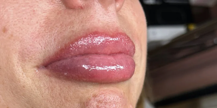 Permanentní make-up: microblading obočí nebo rty technikou Aquarelle