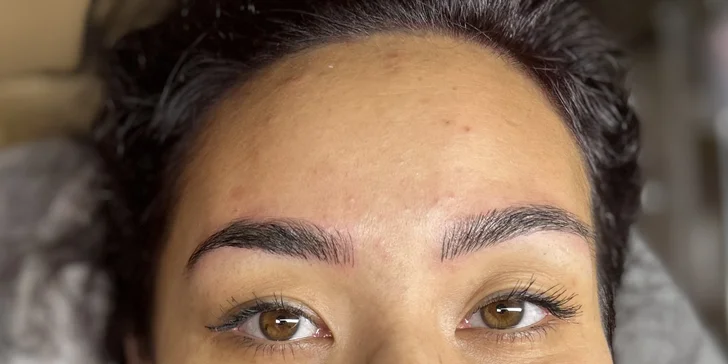 Permanentní make-up: microblading obočí nebo rty technikou Aquarelle