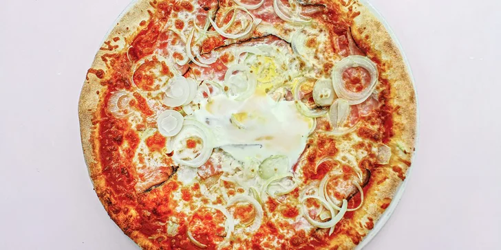 Pizza s sebou pro 1 i 2 osoby: průměr 32 i 40 cm, slanina, špenát i tvarůžky