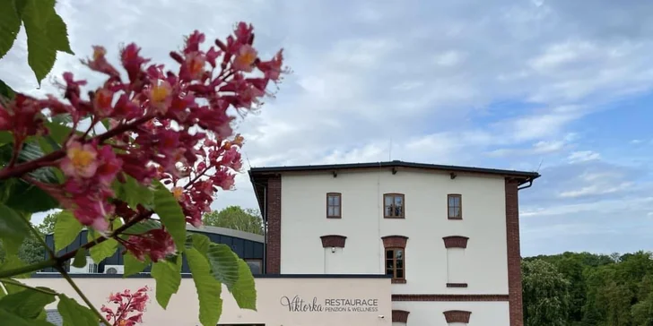 Venkovská idyla v rodinném penzionu v Babiččině údolí: snídaně i privátní wellness