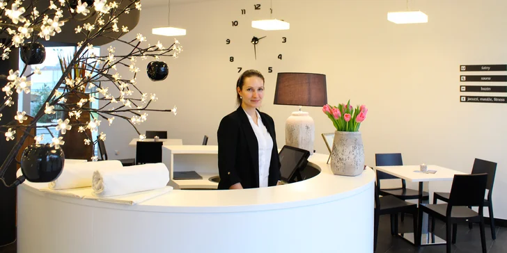 Vstup do zámeckého wellness pro 1 nebo 2 osoby: bazén, sauna, vířivka i lahev sektu