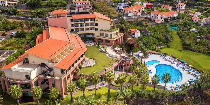 Letecky na Madeiru: hotel Montemar Palace**** kousek od oceánu, polopenze, bazén