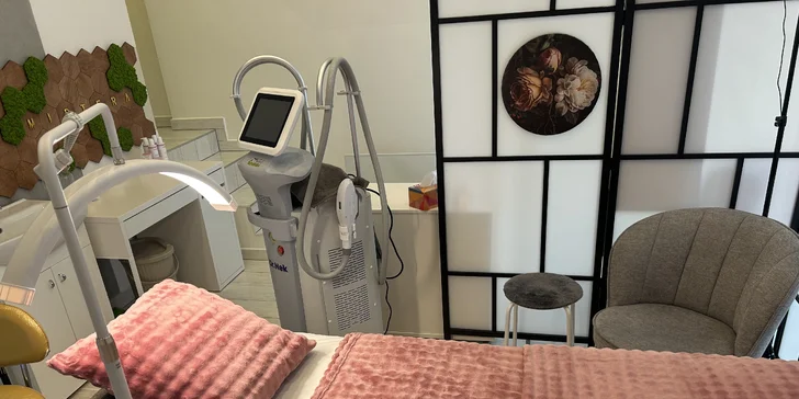Ruční či přístrojové kosmetické ošetření: královská kosmetika, omlazení, léčba akné a další