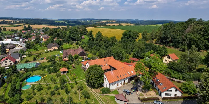 Pohodový pobyt v Penzionu na Vysočině s polopenzí, bazénem a saunou