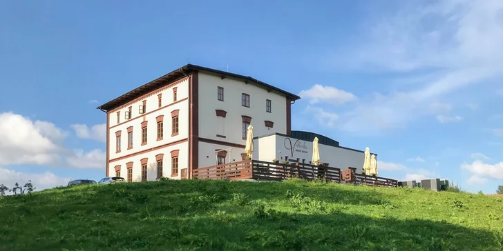 Venkovská idyla v rodinném penzionu v Babiččině údolí: snídaně i privátní wellness