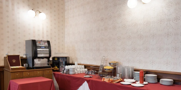 Pobyt v Telči v hotelu na náměstí: všední dny i víkendy, polopenze, víno i káva