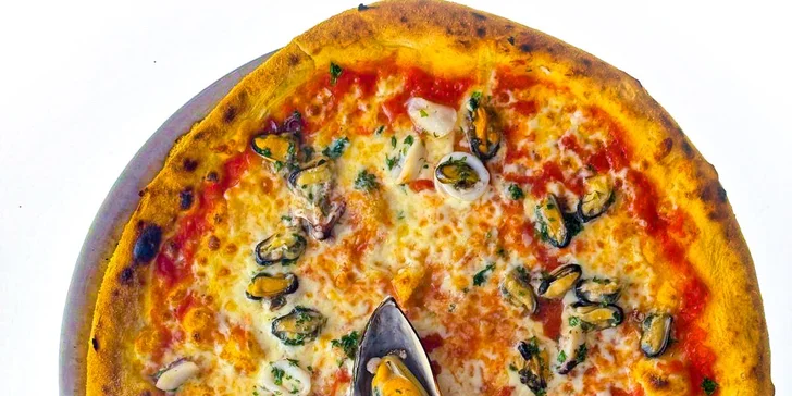 Pizza dle výběru pro 1 či 2 osoby: al pollo, prosciutto, sýrová i siciliana