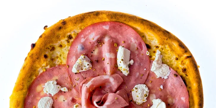 Pizza dle výběru pro 1 či 2 osoby: al pollo, prosciutto, sýrová i siciliana