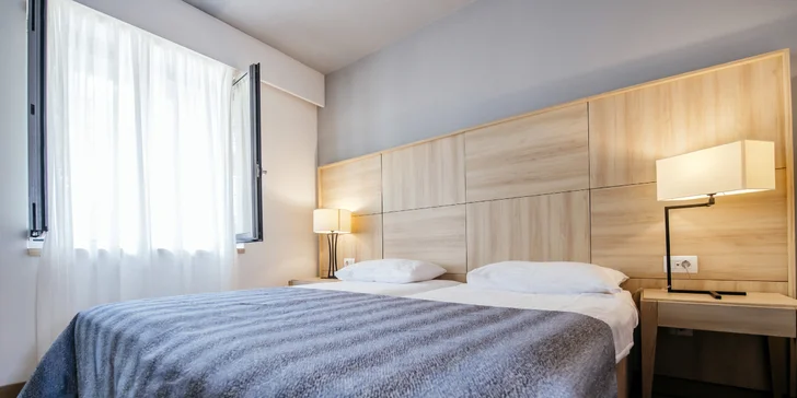 Apartmány v Dalmácii přímo u moře: možnost jídla a obří bazénový komplex