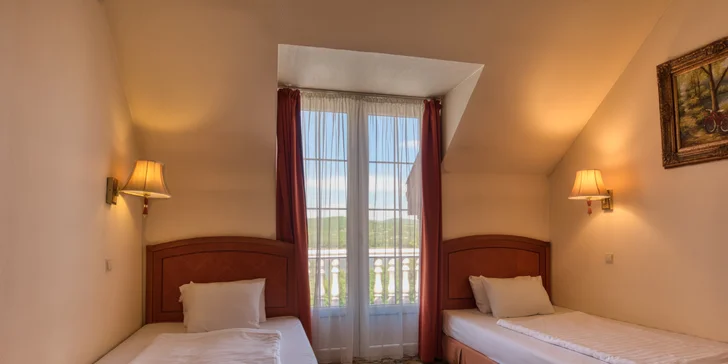 Relax u Ostřihomi: polopenze, wellness s bazény a saunami, Xbox herna i welcome drink