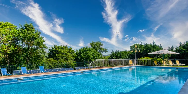 Relax u Ostřihomi: polopenze, wellness s bazény a saunami, Xbox herna i welcome drink