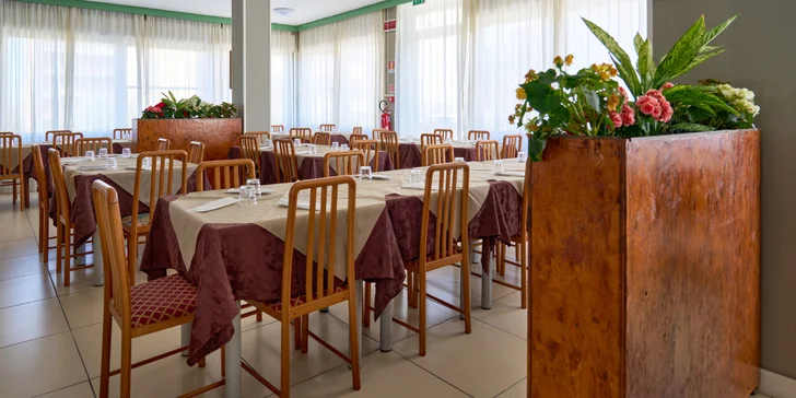 Italské prázdniny v letovisku Lido di Savio: 3* hotel 70 metrů od pláže, plná penze
