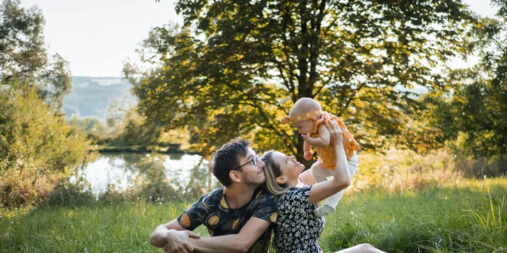 Focení v ateliéru či exteriéru: portrét, rodinné či těhotenské fotky i newborn