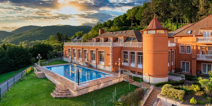 Relax u Ostřihomi: polopenze, wellness s bazény a saunami, Xbox herna i welcome drink