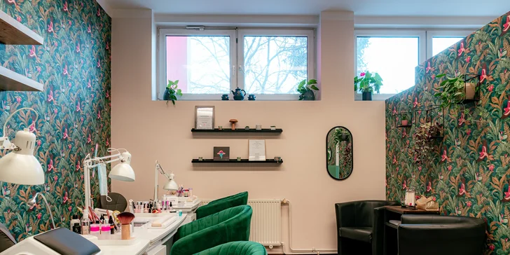 Klasická přístrojová manikúra a pedikúra s výživou nebo gel lakem