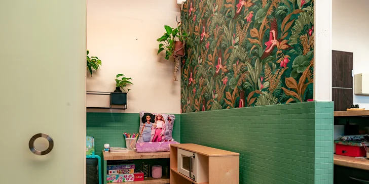 Klasická přístrojová manikúra a pedikúra s výživou nebo gel lakem