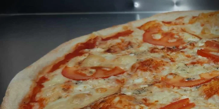 Až 2 pizzy podle výběru z 9 druhů na odnos s sebou nebo rozvoz
