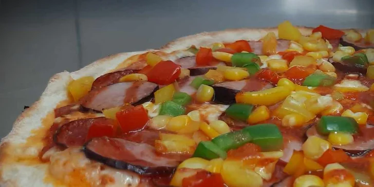 Až 2 pizzy podle výběru z 9 druhů na odnos s sebou nebo rozvoz