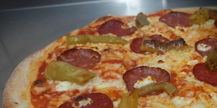 Až 2 pizzy podle výběru z 9 druhů na odnos s sebou nebo rozvoz