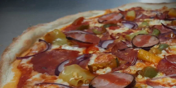 Až 2 pizzy podle výběru z 9 druhů na odnos s sebou nebo rozvoz