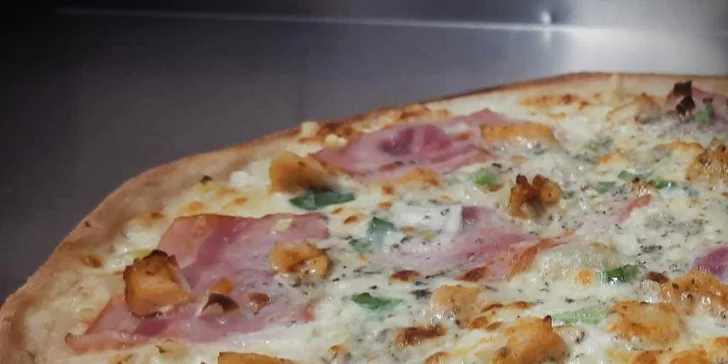 Až 2 pizzy podle výběru z 9 druhů na odnos s sebou nebo rozvoz