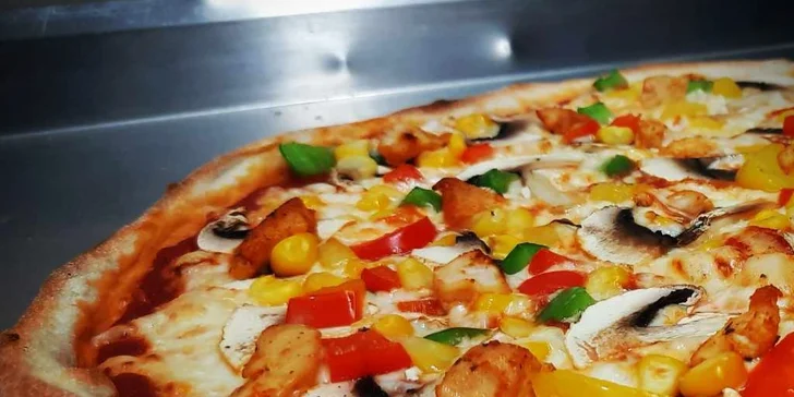 Až 2 pizzy podle výběru z 9 druhů na odnos s sebou nebo rozvoz