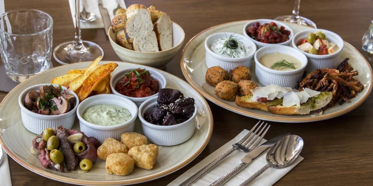 Stmívání s chutí tapas: masové nebo vegetariánské pro 2 osoby, marinované hovězí, bůček i nakládaná feta