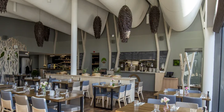 Stmívání s chutí tapas: masové nebo vegetariánské pro 2 osoby, marinované hovězí, bůček i nakládaná feta
