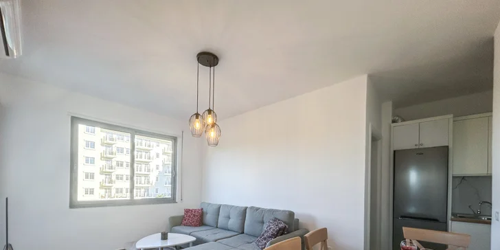 Letecky do Albánie: moderní 4* apartmán přímo u moře, letovisko Golem, výlety