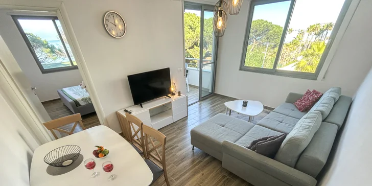 Letecky do Albánie: moderní 4* apartmán přímo u moře, letovisko Golem, výlety