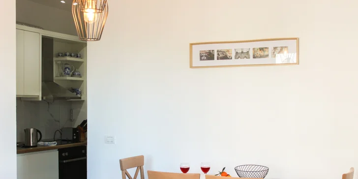 Letecky do Albánie: moderní 4* apartmán přímo u moře, letovisko Golem, výlety