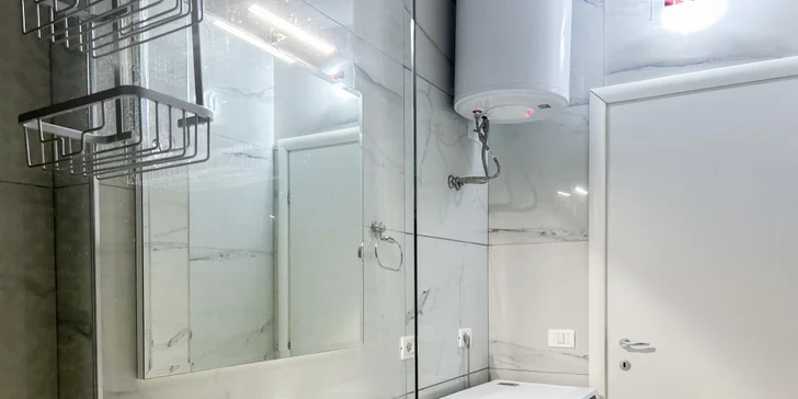 Letecky do Albánie: moderní 4* apartmán přímo u moře, letovisko Golem, výlety