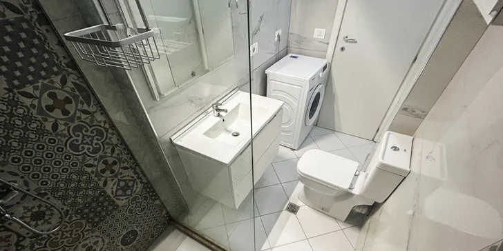 Letecky do Albánie: moderní 4* apartmán přímo u moře, letovisko Golem, výlety