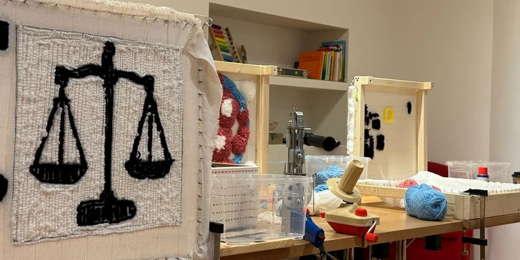 Rugmaking: zážitkový kurz tkaní vlastního koberečku, pro začátečníky i pokročilé