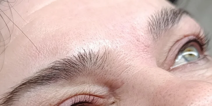 Perfektně nalíčená každý den: permanentní make-up očních linek, rtů i obočí