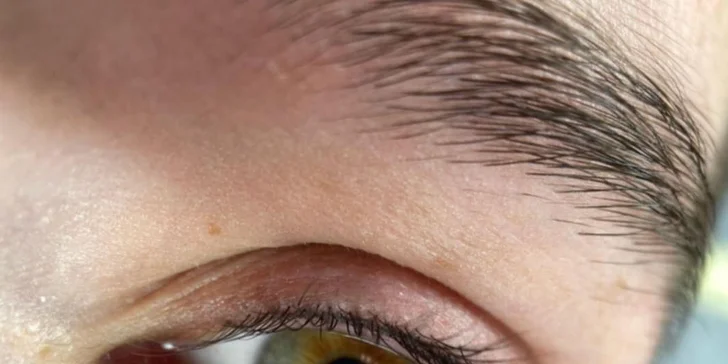 Perfektně nalíčená každý den: permanentní make-up očních linek, rtů i obočí