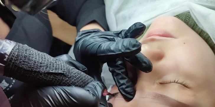 Perfektně nalíčená každý den: permanentní make-up očních linek, rtů i obočí