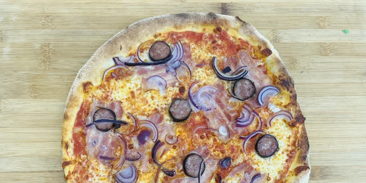 Pizza dle výběru pro 1 či 2 osoby: al pollo, prosciutto, sýrová i siciliana
