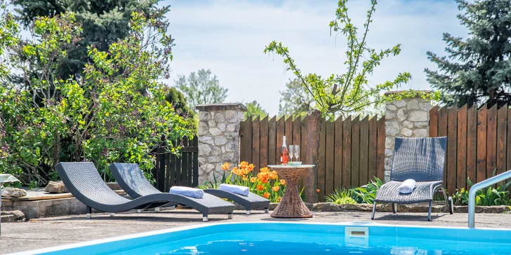 Privátní vířivka a sauna na 90 nebo 120 min. i s lahví vína pro 2 osoby