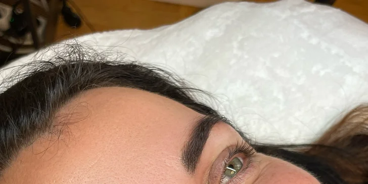 Permanentní make-up: pudrové obočí nebo horní linka i zesvětlení či odstranění