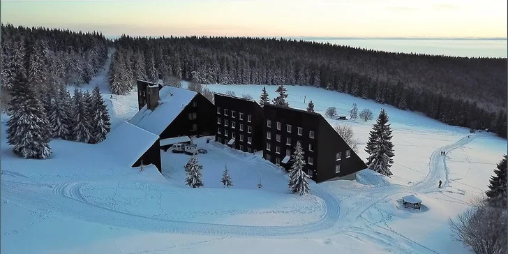 Horský hotel u Pece pod Sněžkou: snídaně či polopenze a 90 min. wellness