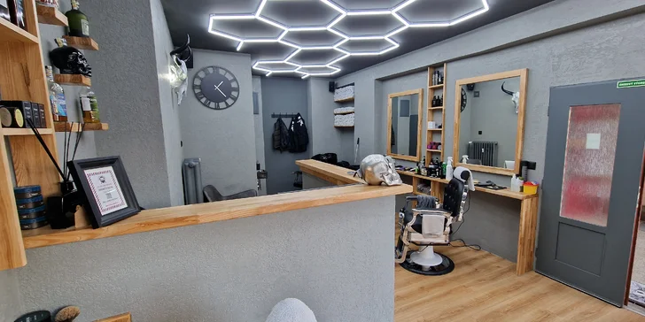 Rebell Barbers v Holešovicích: základní střih, úprava vousů i komplet balíček