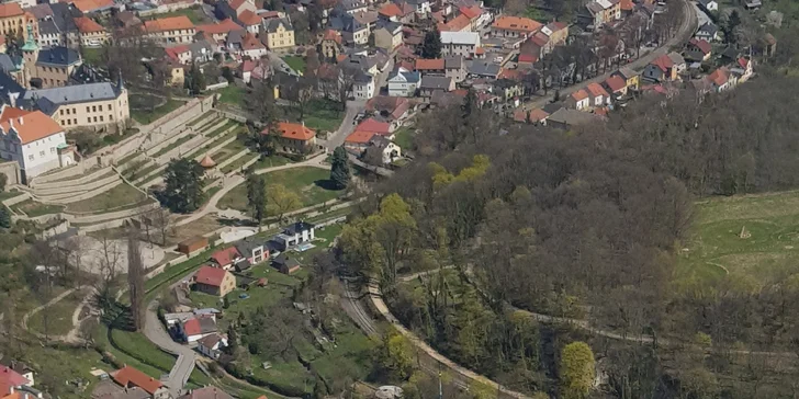 Vyleťte nad mraky: až 60min. seznamovací let s pilotováním na zkoušku