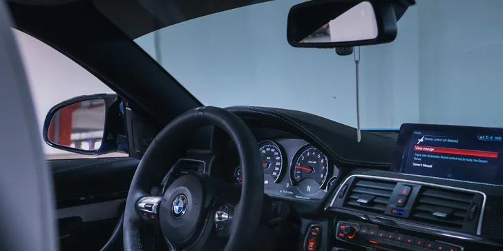 Zapůjčení žihadla BMW M4 Competition 600HP ve dnech pondělí–čtvrtek: 1, 3 nebo 5 hod.