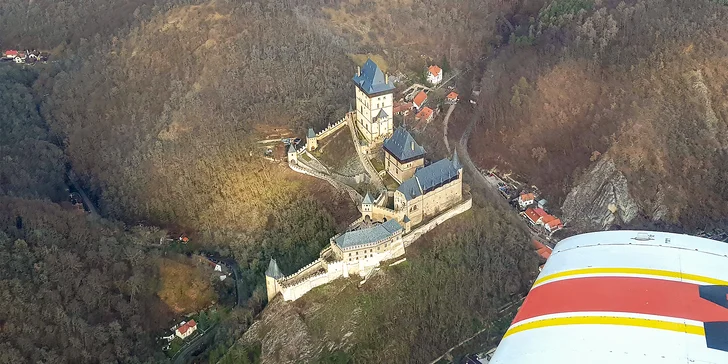 Vyleťte nad mraky: až 60min. seznamovací let s pilotováním na zkoušku