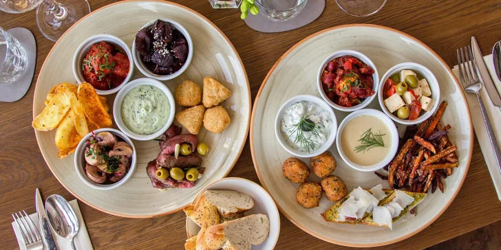 Stmívání s chutí tapas: masové nebo vegetariánské pro 2 osoby, marinované hovězí, bůček i nakládaná feta