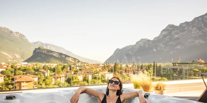 Dovolená v Itálii: hotel kousek od Lago di Garda, střešní wellness i snídaně